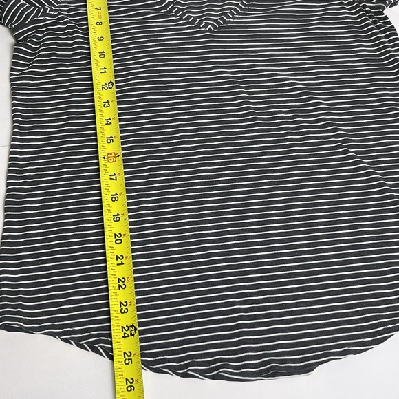 Lululemon Women's Love Tee V Neck Short Sleeve T-Shirt Black White Stripe - Picture 9 of 10